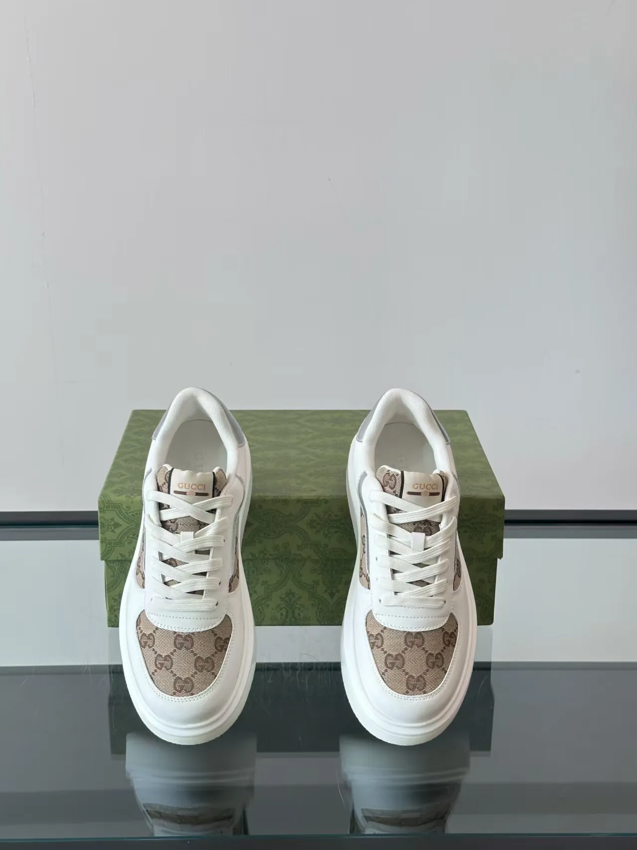 P460. New men's shoes GUCCI [Lightning] latest shoes shipped. Original quality, fashionable, special materials, sheepskin lining, new packaging. The foot feels super comfortable and the workmanship is impeccable. Size: 38-45, white lining. No. 058